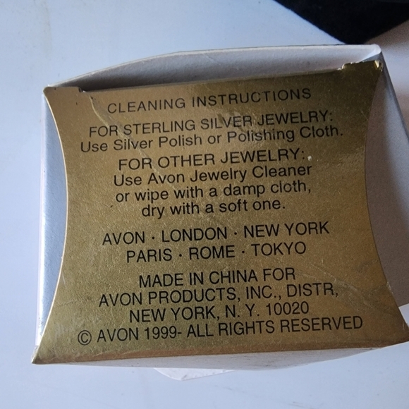 3 for $15 - Vintage Avon- Silvertone Faux Pearl Drop Clip Earrings - Picture 6 of 6